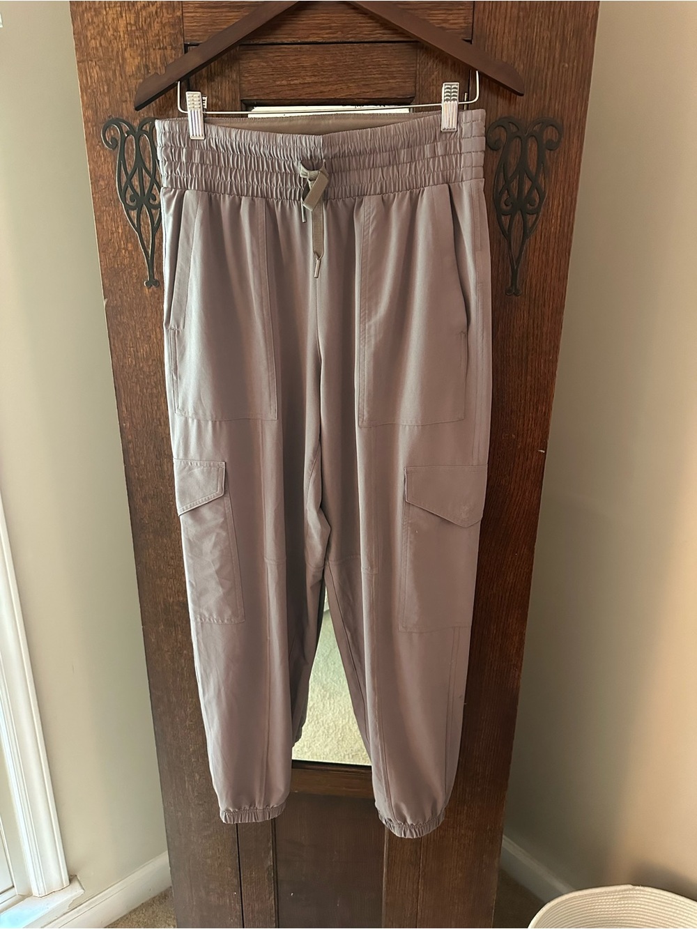Spanx On the Move Taupe Cargo Jogger Pants - Size Medium - Picture 3 of 7